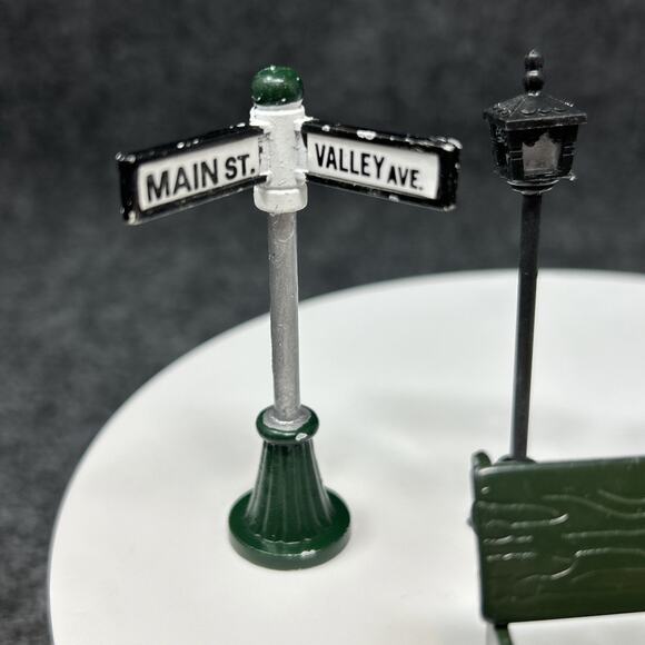 Vintage Mini Metal Christmas Village Accessories 6Pc Bench Lamp Post Street Sign - Picture 6 of 15